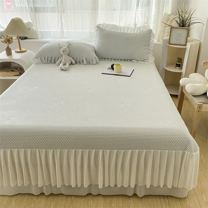 91家纺网 家纺一手货源 找家纺 （总）2024新款抗菌凉豆豆提花床裙款凉席-花朵系列