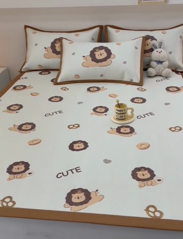 91家纺网 家纺一手货源 找家纺 全季家居 2024新款5A抗菌小清新数码印花冰藤席 小狮子（床席款）