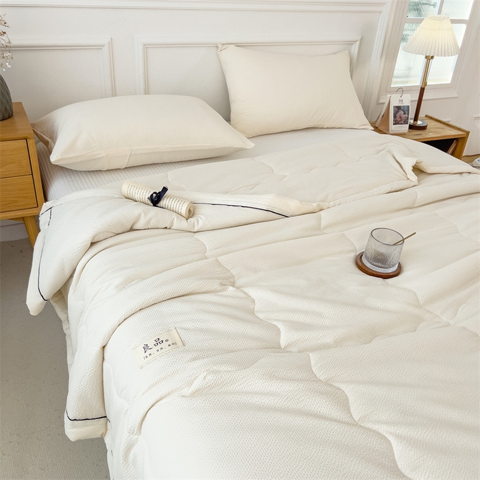 91家纺网 家纺一手货源 找家纺 丝幔家纺 2025新款A类泡泡纱镶边款夏被 珍珠白