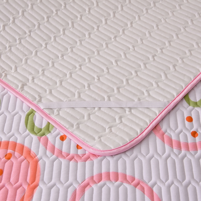 91家纺网 家纺一手货源 找家纺 床笠人家 2025新款全棉夹棉防水床垫 草莓兔