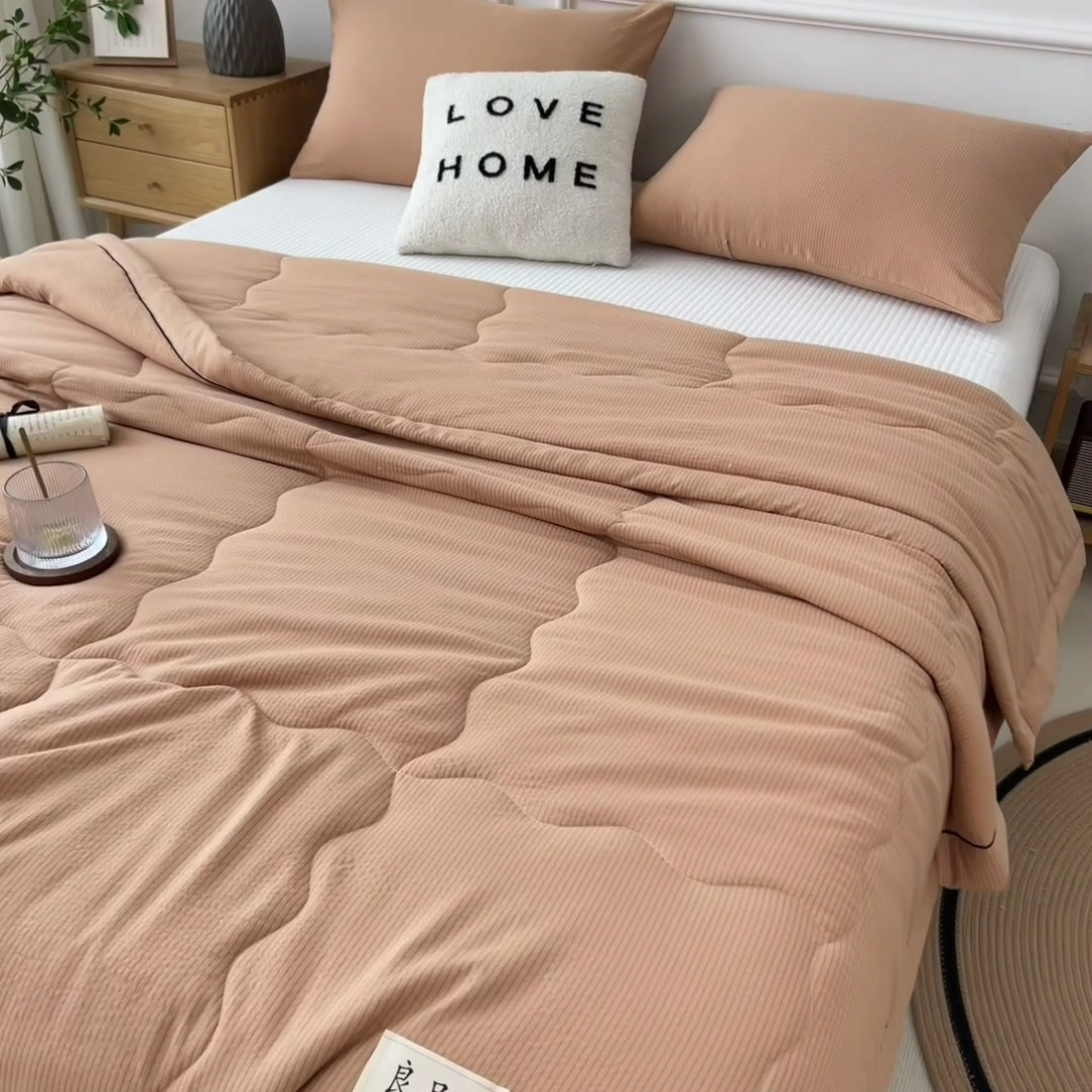 91家纺网 家纺一手货源 找家纺 丝幔家纺 2025新款A类泡泡纱镶边款夏被 卡其