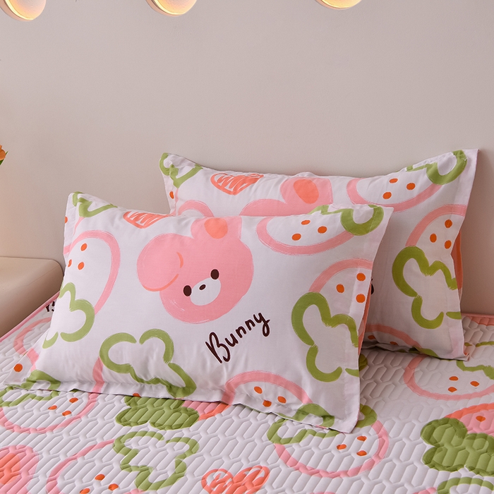 91家纺网 家纺一手货源 找家纺 床笠人家 2025新款全棉夹棉防水床垫 草莓兔