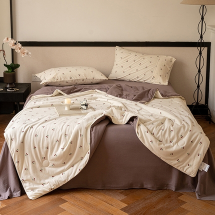 91家纺网 家纺一手货源 找家纺 华超针织 2024新款A类全棉针织印花夏被四件套 夏被小樱桃