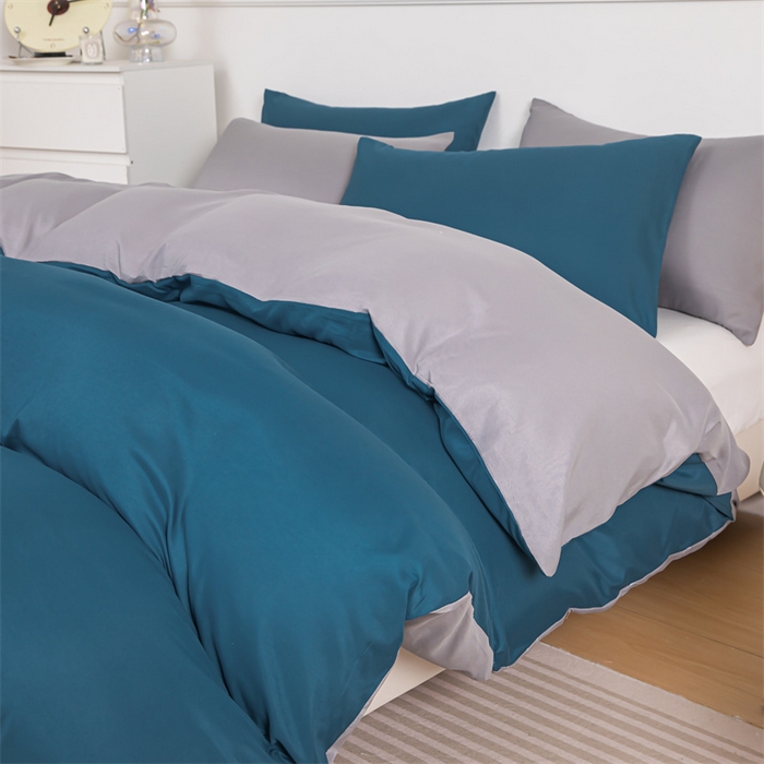 91家纺网 家纺一手货源 找家纺 莎臣豹 2025新款水洗棉磨毛纯色双拼简约风撞色四件套 宝蓝爱上浅灰