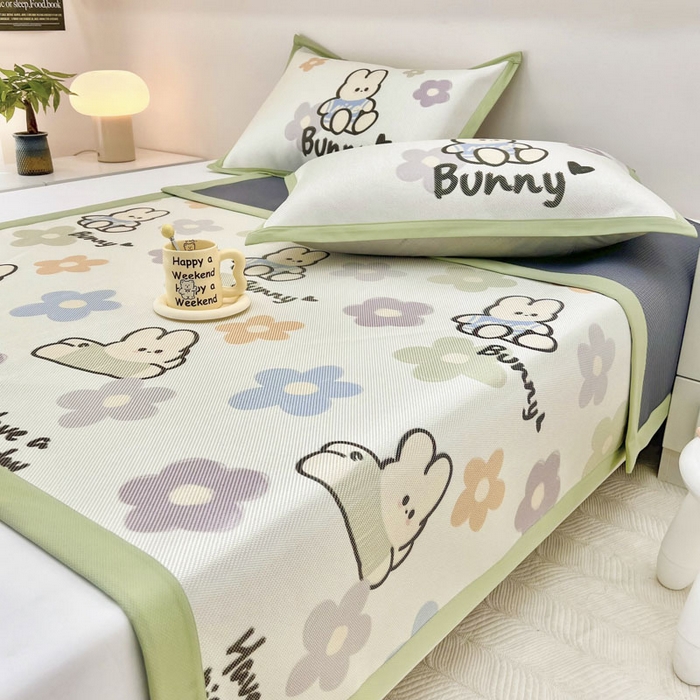 91家纺网 家纺一手货源 找家纺 全季家居 2024新款5A抗菌小清新数码印花冰藤席 花朵兔（床席款）