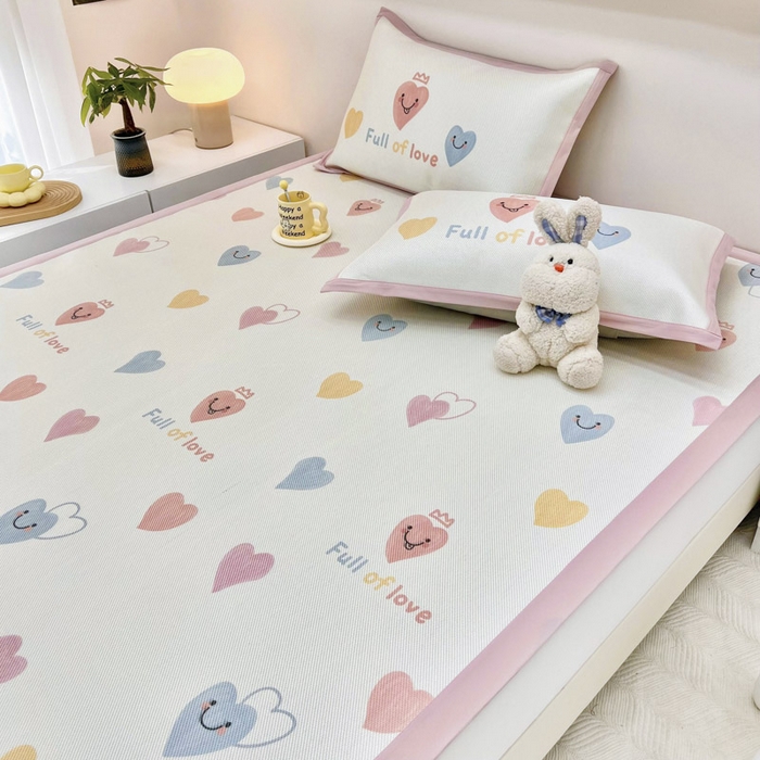 91家纺网 家纺一手货源 找家纺 全季家居 2024新款5A抗菌小清新数码印花冰藤席 彩色爱心（床席款）