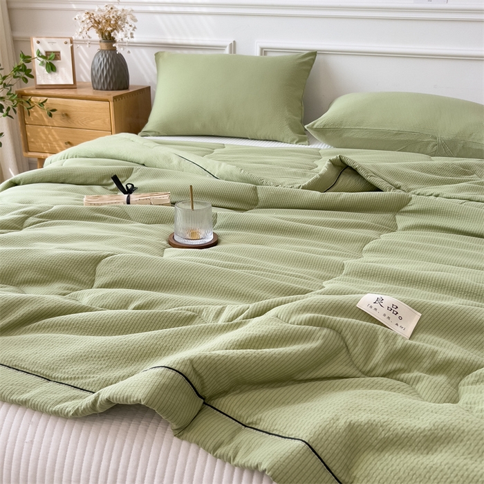 91家纺网 家纺一手货源 找家纺 丝幔家纺 2025新款A类泡泡纱镶边款夏被 牛油果绿