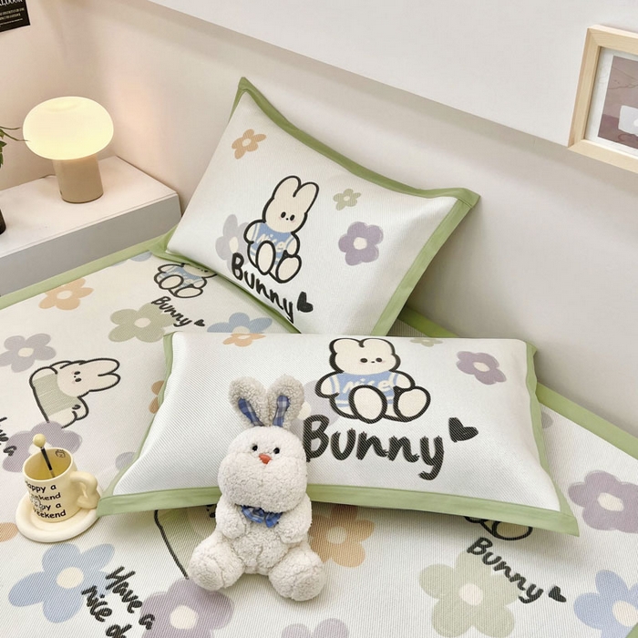 91家纺网 家纺一手货源 找家纺 全季家居 2024新款5A抗菌小清新数码印花冰藤席 花朵兔（床席款）