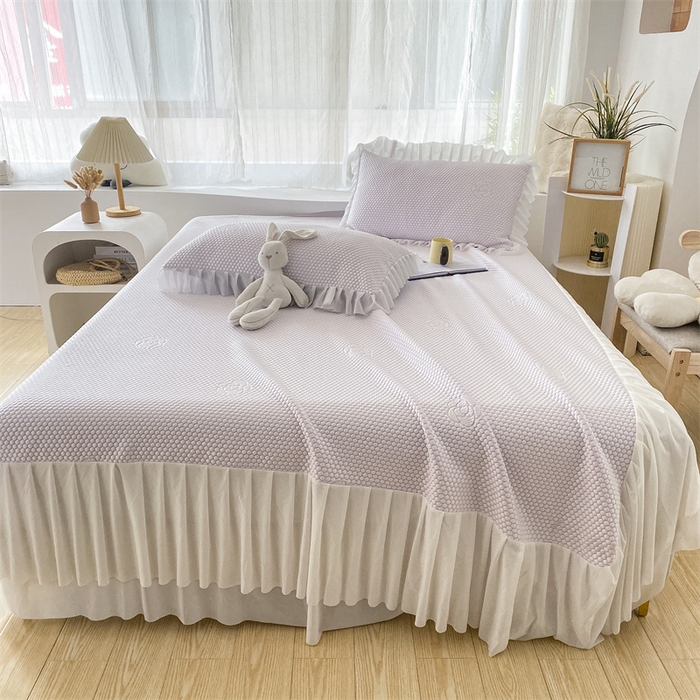 91家纺网 家纺一手货源 找家纺 2024新款抗菌凉豆豆提花床裙款凉席-花朵系列 冰豆豆花朵系列-床裙款 冰藤紫