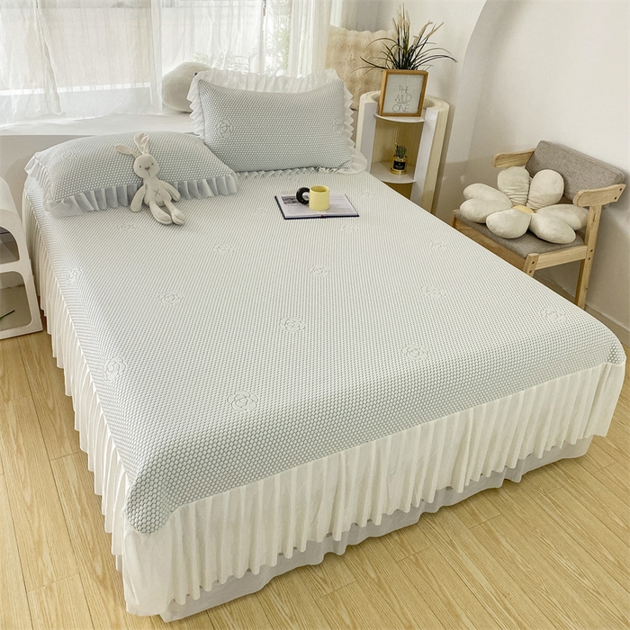 91家纺网 家纺一手货源 找家纺 （总）2024新款抗菌凉豆豆提花床裙款凉席-花朵系列