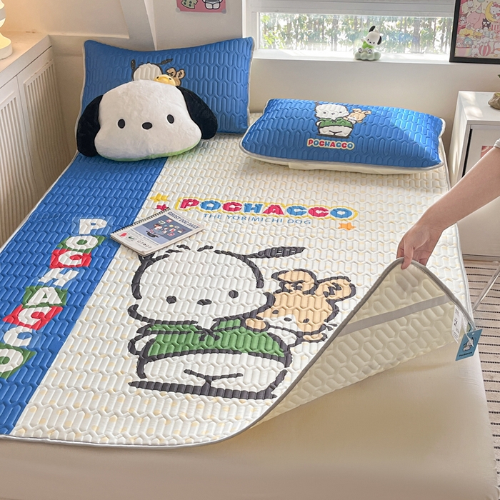 91家纺网 家纺一手货源 找家纺 金爱家 2024新款乳胶凉席-库洛米系列 蓝色点点帕哈狗