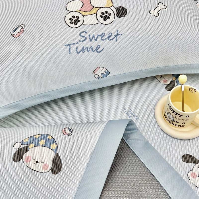 91家纺网 家纺一手货源 找家纺 全季家居 2024新款5A抗菌小清新数码印花冰藤席 调皮小狗（床席款）