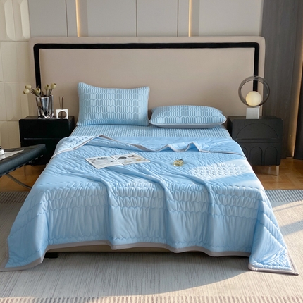 91家纺网 家纺一手货源 找家纺 福来临 2025新款纯色凉感丝夏被芯夏凉被子 浅蓝色