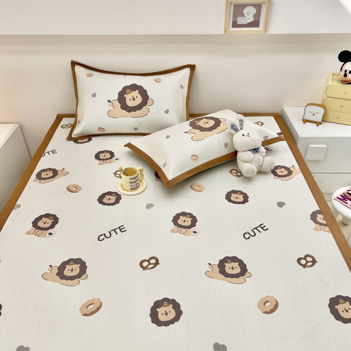 91家纺网 家纺一手货源 找家纺 全季家居 2024新款5A抗菌小清新数码印花冰藤席 小狮子（床席款）