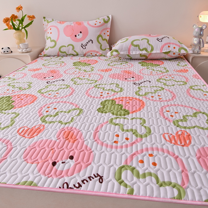 91家纺网 家纺一手货源 找家纺 床笠人家 2025新款全棉夹棉防水床垫 草莓兔