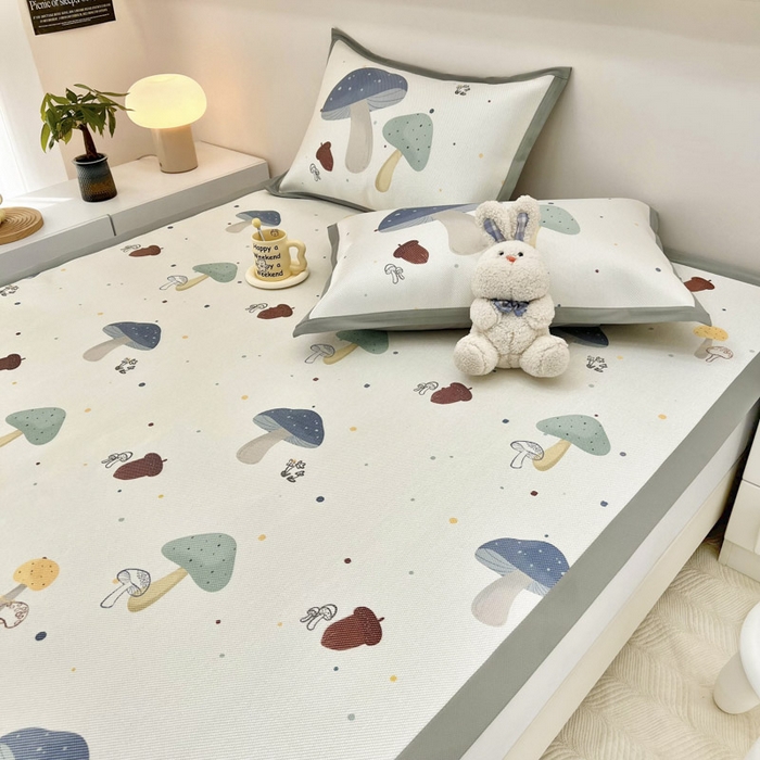 91家纺网 家纺一手货源 找家纺 全季家居 2024新款5A抗菌小清新数码印花冰藤席 蘑菇世界（床席款）