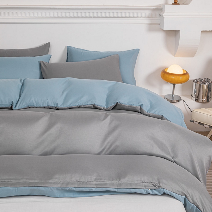 91家纺网 家纺一手货源 找家纺 莎臣豹 2025新款水洗棉磨毛纯色双拼简约风撞色四件套 浅灰爱上雾霾蓝