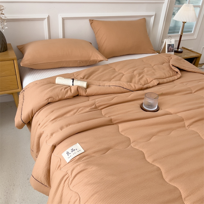 91家纺网 家纺一手货源 找家纺 丝幔家纺 2025新款A类泡泡纱镶边款夏被 卡其