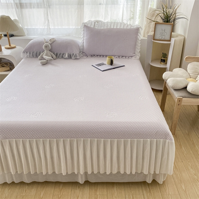 91家纺网 家纺一手货源 找家纺 2024新款抗菌凉豆豆提花床裙款凉席-花朵系列 冰豆豆花朵系列-床裙款 冰藤紫