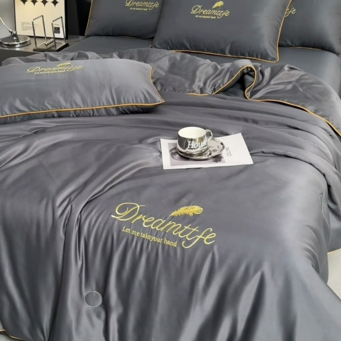 91家纺网 家纺一手货源 找家纺 益多眠 2024爆款水洗真丝夏被四件套冰丝夏被轻奢夏被空调被羽毛夏被四件套绣花夏被 羽毛---高级灰