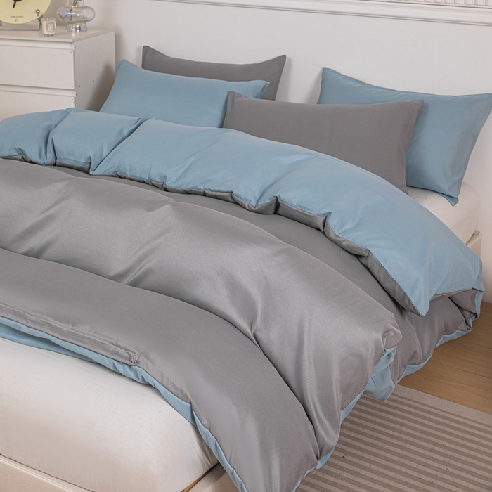 91家纺网 家纺一手货源 找家纺 莎臣豹 2025新款水洗棉磨毛纯色双拼简约风撞色四件套 浅灰爱上雾霾蓝