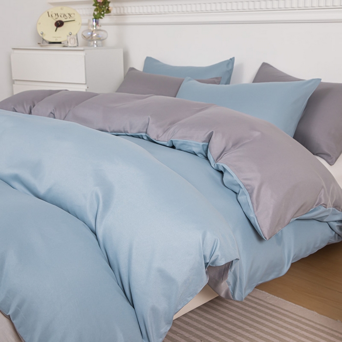 91家纺网 家纺一手货源 找家纺 莎臣豹 2025新款水洗棉磨毛纯色双拼简约风撞色四件套 雾霾蓝爱上浅灰