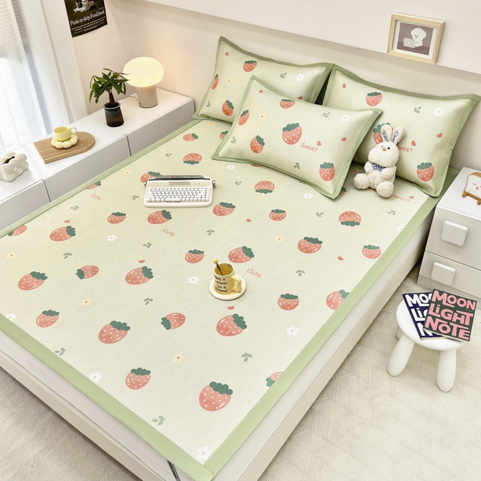 91家纺网 家纺一手货源 找家纺 全季家居 2024新款5A抗菌小清新数码印花冰藤席 草莓（床席款）