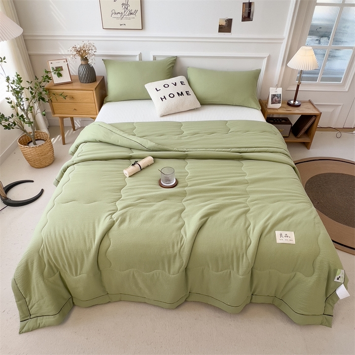 91家纺网 家纺一手货源 找家纺 丝幔家纺 2025新款A类泡泡纱镶边款夏被 牛油果绿