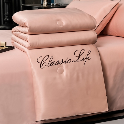 91家纺网 家纺一手货源 找家纺 （总）益多眠 2024爆款水洗真丝夏被四件套冰丝夏被轻奢夏被空调被羽毛夏被四件套绣花夏被