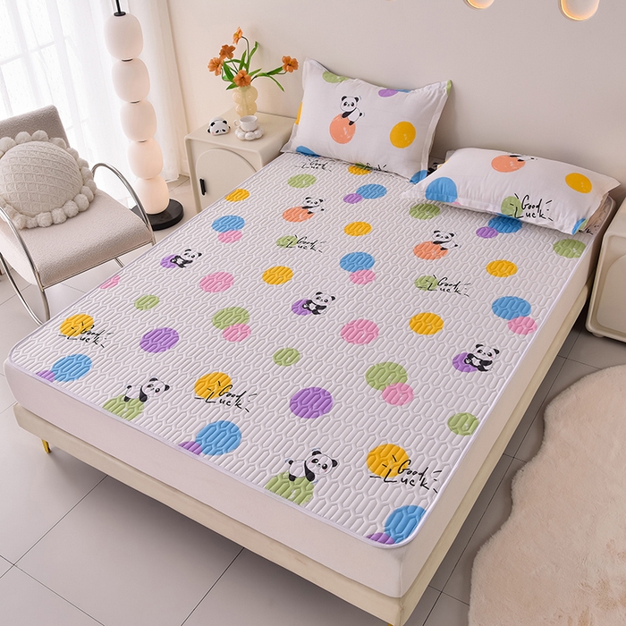 91家纺网 家纺一手货源 找家纺 床笠人家 2025新款全棉夹棉防水床垫 波点熊猫