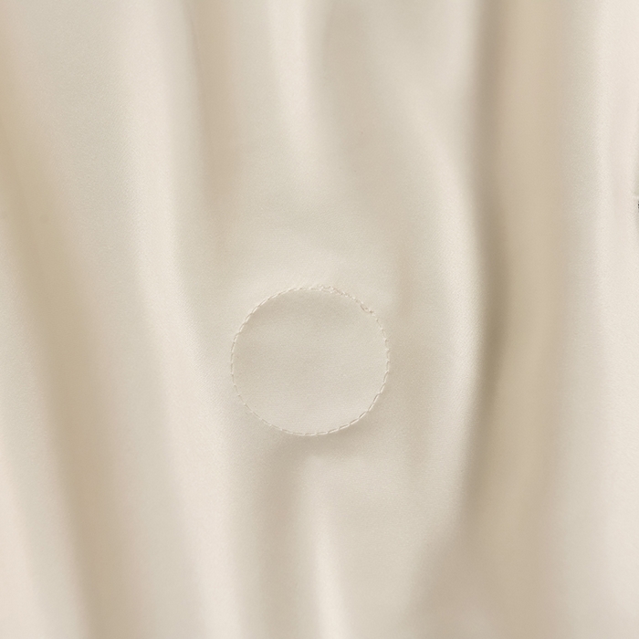 91家纺网 家纺一手货源 找家纺 益多眠 2024爆款水洗真丝夏被四件套冰丝夏被轻奢夏被空调被羽毛夏被四件套绣花夏被 字母---米黄