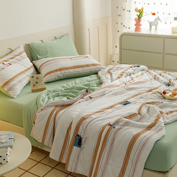 91家纺网 家纺一手货源 找家纺 米洛贝伊 2024新款高密针织棉3A冰雪棉夏被-糯糯云眠 腊肠狗-咖