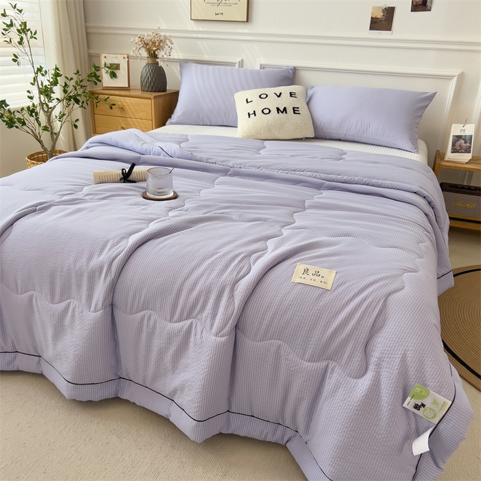 91家纺网 家纺一手货源 找家纺 丝幔家纺 2025新款A类泡泡纱镶边款夏被 千黛紫