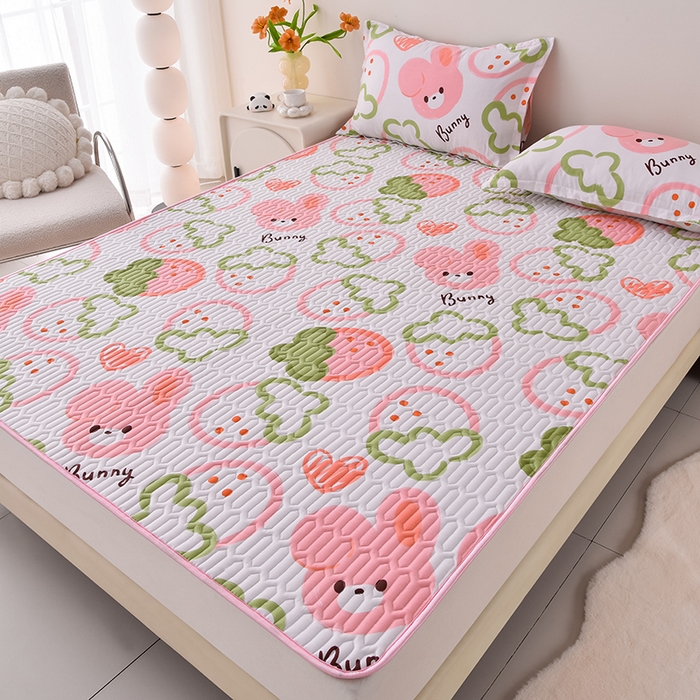 91家纺网 家纺一手货源 找家纺 床笠人家 2025新款全棉夹棉防水床垫 草莓兔