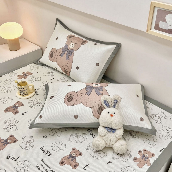 91家纺网 家纺一手货源 找家纺 全季家居 2024新款5A抗菌小清新数码印花冰藤席 快乐小熊（床席款）