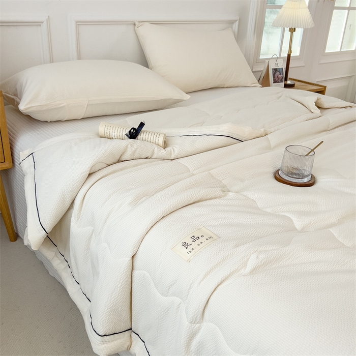 91家纺网 家纺一手货源 找家纺 丝幔家纺 2025新款A类泡泡纱镶边款夏被 珍珠白