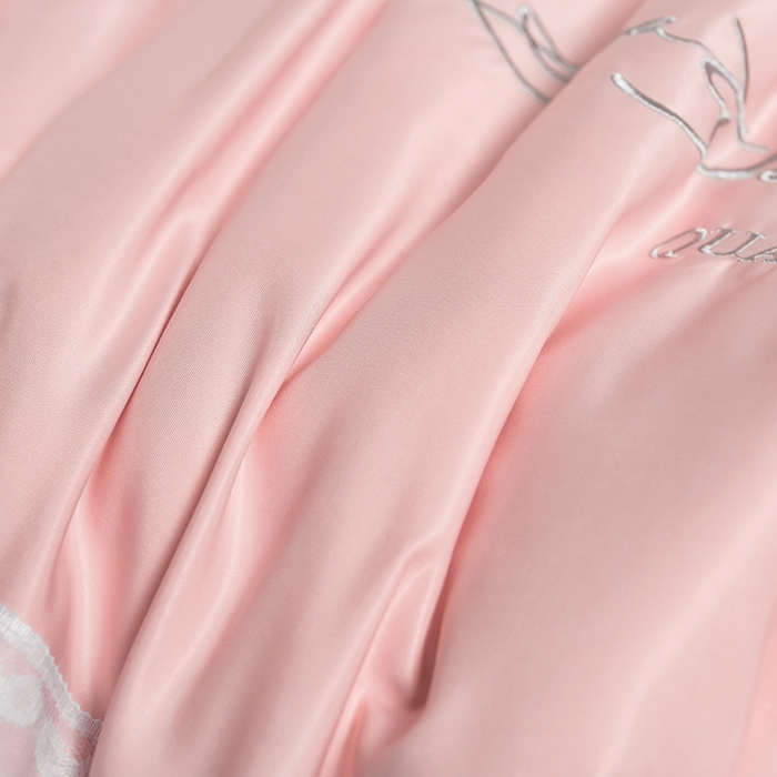 91家纺网 家纺一手货源 找家纺 益多眠 2024爆款水洗真丝夏被四件套冰丝夏被轻奢夏被空调被羽毛夏被四件套绣花夏被 花边---粉色