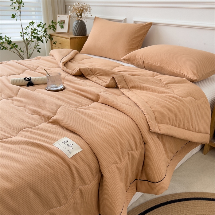 91家纺网 家纺一手货源 找家纺 丝幔家纺 2025新款A类泡泡纱镶边款夏被 卡其