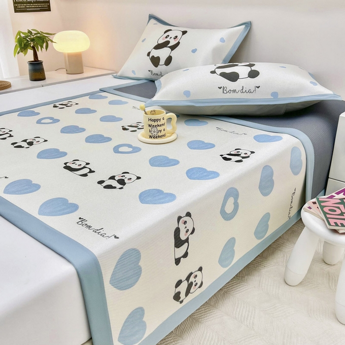 91家纺网 家纺一手货源 找家纺 全季家居 2024新款5A抗菌小清新数码印花冰藤席 爱心熊猫（床席款）