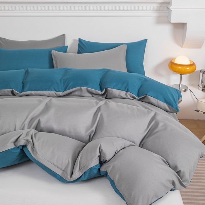 91家纺网 家纺一手货源 找家纺 莎臣豹 2025新款水洗棉磨毛纯色双拼简约风撞色四件套 浅灰爱上宝蓝