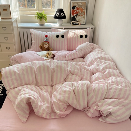 91家纺网 家纺一手货源 找家纺 （总）桃子 2024新款ins大眼睛毛巾绣韩系奶油无印纯棉色织水洗棉少女宽宽条系列四件套