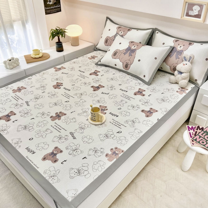 91家纺网 家纺一手货源 找家纺 全季家居 2024新款5A抗菌小清新数码印花冰藤席 快乐小熊（床席款）