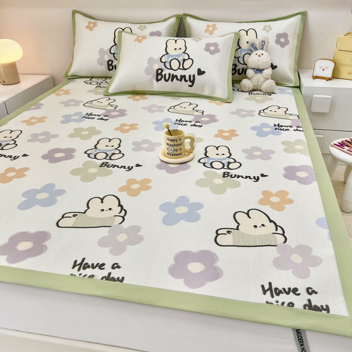 91家纺网 家纺一手货源 找家纺 全季家居 2024新款5A抗菌小清新数码印花冰藤席 花朵兔（床席款）