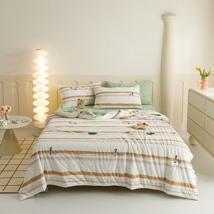 91家纺网 家纺一手货源 找家纺 米洛贝伊 2024新款高密针织棉3A冰雪棉夏被-糯糯云眠 腊肠狗-咖