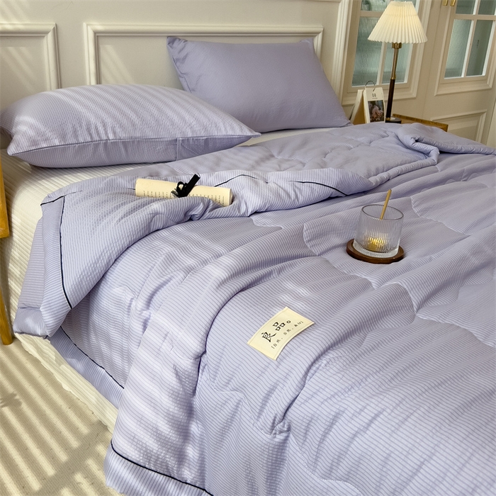 91家纺网 家纺一手货源 找家纺 丝幔家纺 2025新款A类泡泡纱镶边款夏被 千黛紫