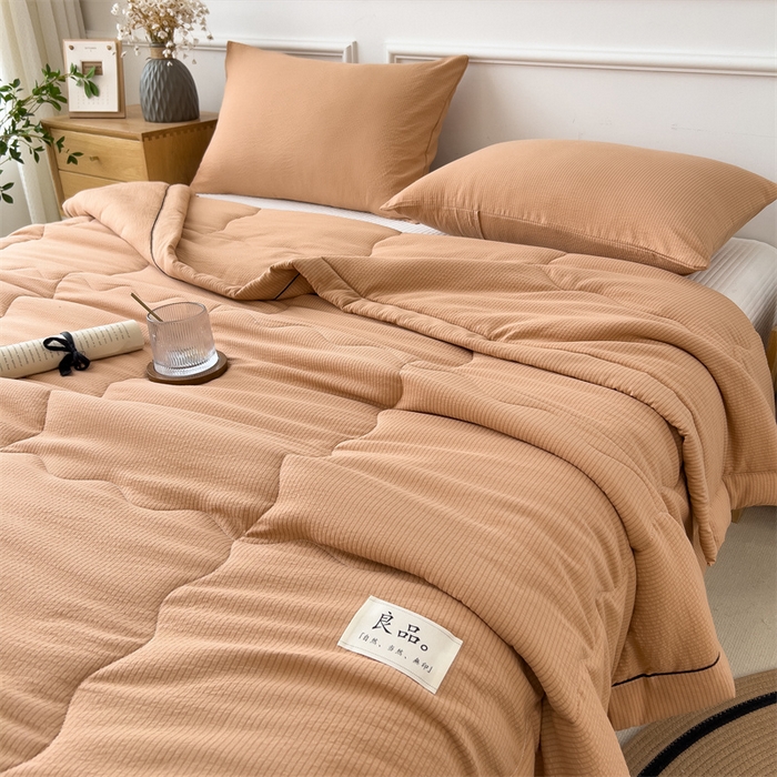 91家纺网 家纺一手货源 找家纺 丝幔家纺 2025新款A类泡泡纱镶边款夏被 卡其