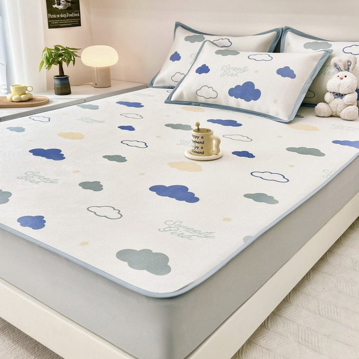 91家纺网 家纺一手货源 找家纺 全季家居 2024新款5A抗菌小清新数码印花冰藤席 云朵（床笠款）