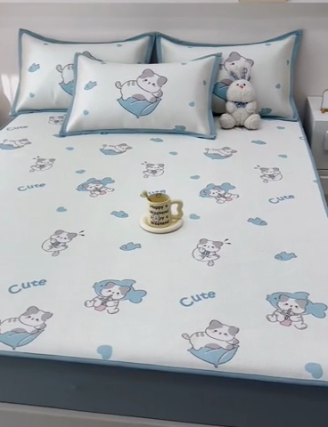 91家纺网 家纺一手货源 找家纺 全季家居 2024新款5A抗菌小清新数码印花冰藤席 贪吃小猫（床笠款）