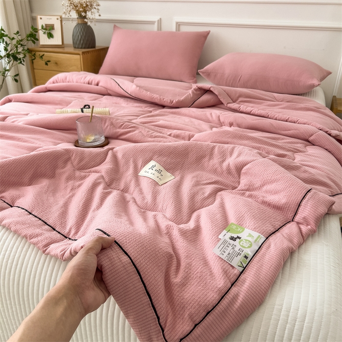 91家纺网 家纺一手货源 找家纺 丝幔家纺 2025新款A类泡泡纱镶边款夏被 豆沙玉