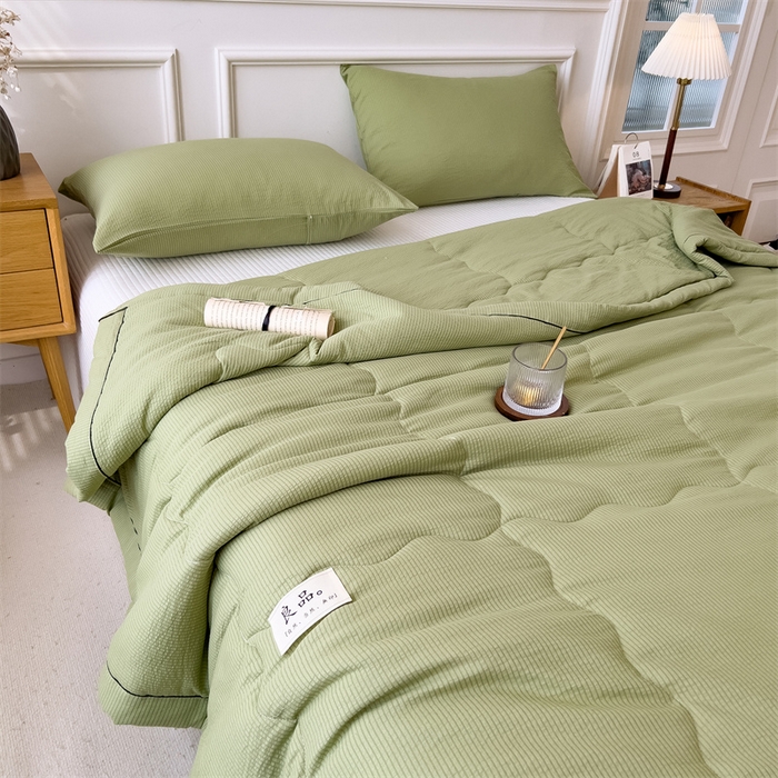 91家纺网 家纺一手货源 找家纺 丝幔家纺 2025新款A类泡泡纱镶边款夏被 牛油果绿